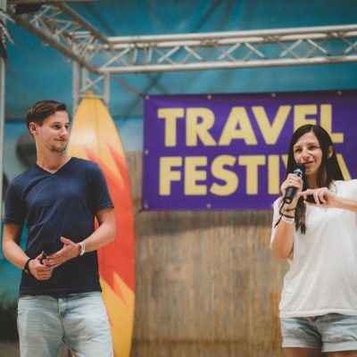 Ania und Daniel vom Reiseblog Geh Mal Reisen auf der Strandbühne beim ersten Travel Festival in Witten
