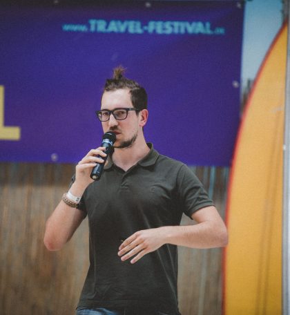Tobias Koehn von einer Reise im kleinsten Geländeauto durch das südliche Afrika auf dem Travel Festival in Witten